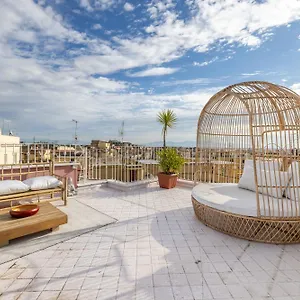 Aria Penthouse & Garden Apartment