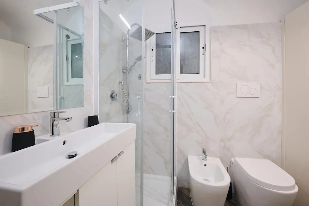Casa Chicca Monti - Idromassaggio 900 M Colosseo 0*, Roma Italia