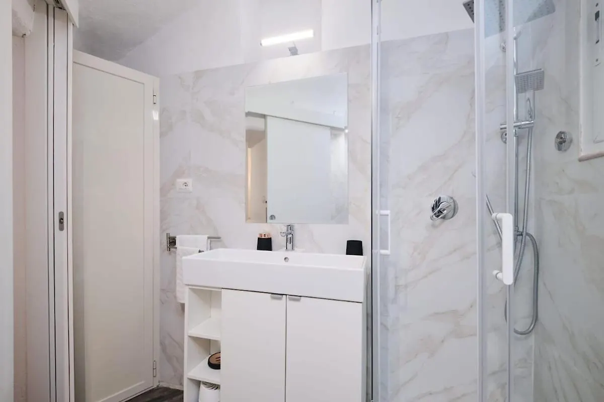 Casa Chicca Monti - Idromassaggio 900 M Colosseo Apartment Rome